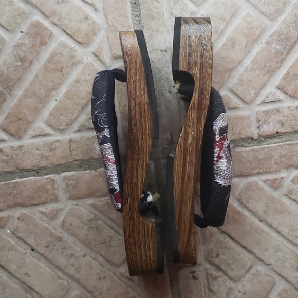 NWOT 9 1/2 Chinese Style Thong Sandals - Picture 2 of 4